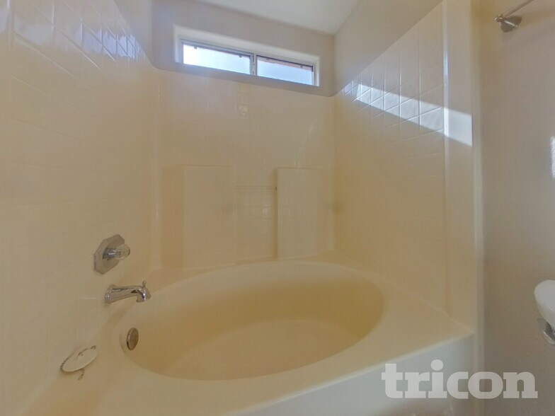 Building Photo - 21619 N 29th Dr