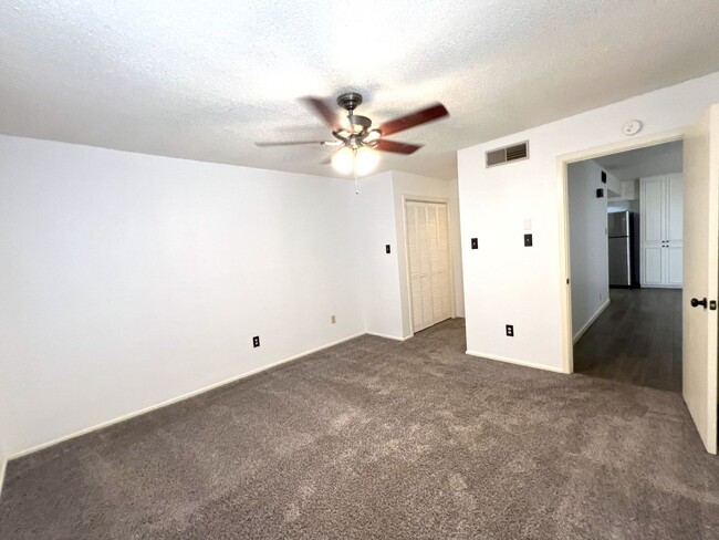 Building Photo - ** Beautiful Midway Park Townhouse **