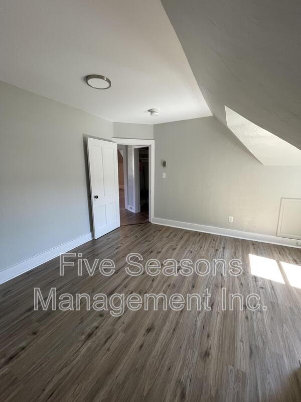 Building Photo - 19 Fletcher Pl