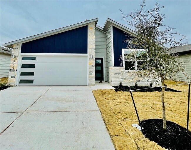 Building Photo - 3025 Egan Dr