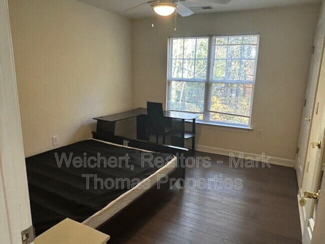 Building Photo - 929 Morreene Rd