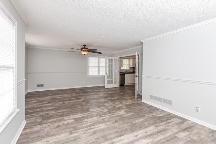 Building Photo - 211 River Song Rd