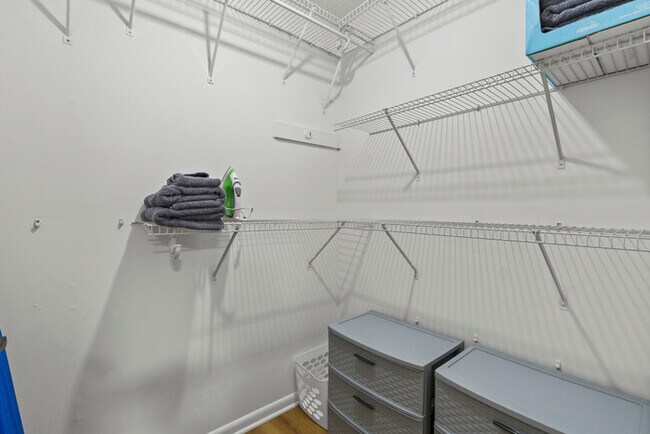 Building Photo - Furnished Condo