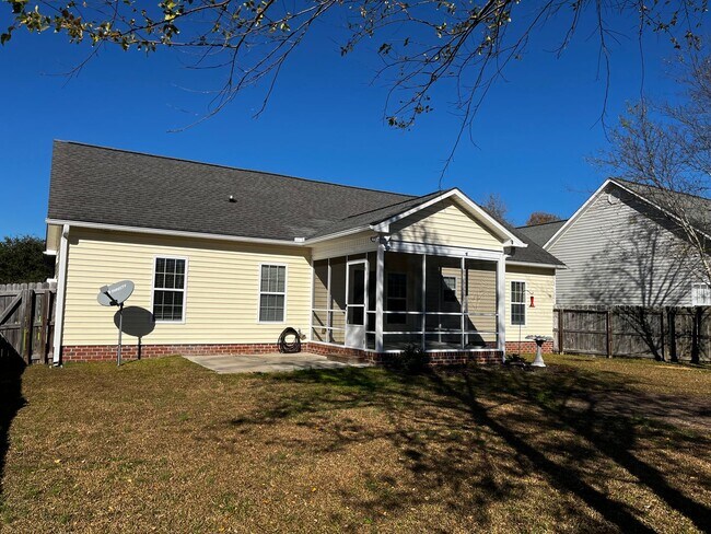 Building Photo - Don't miss this beautiful home in desirable Brice's Crossing