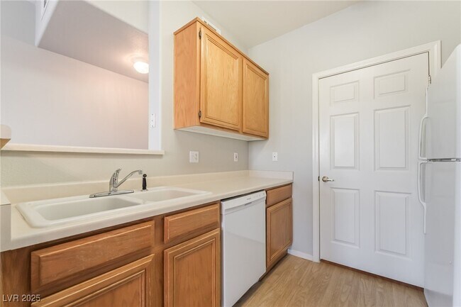 Building Photo - 7123 S Durango Dr