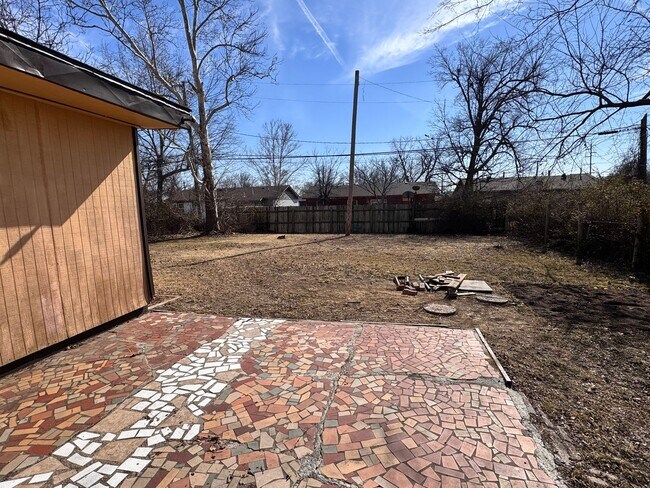 Building Photo - Charming 3-bedroom, 1-bath home featuring an attached carport and a fully fenced backyard—perfect...