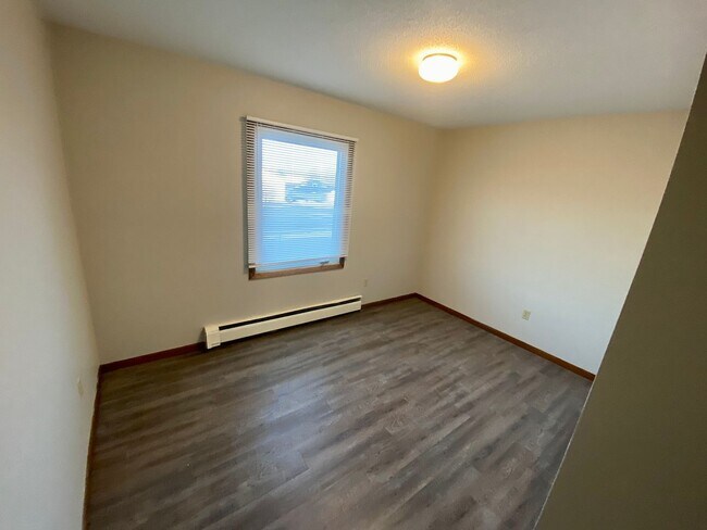 Building Photo - 1017 21st St SE