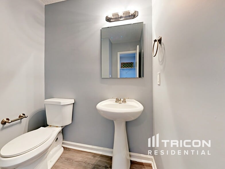 Building Photo - 9612 Aventide Ln