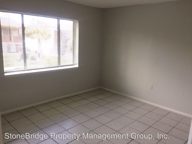 Building Photo - 2526 S Oak Ave