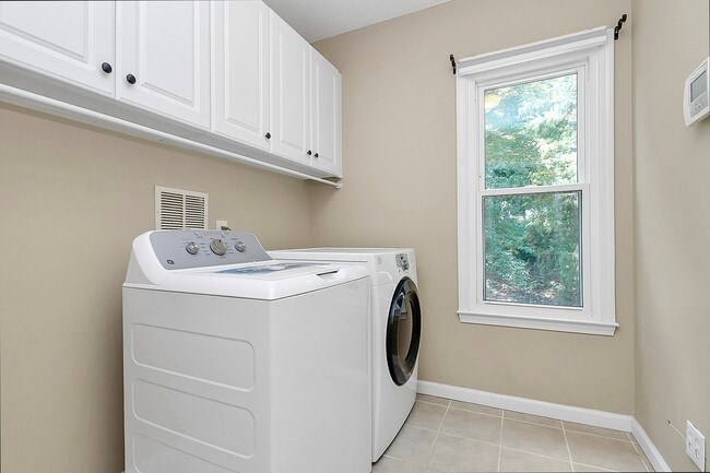 Building Photo - 5916 Downfield Wood Dr