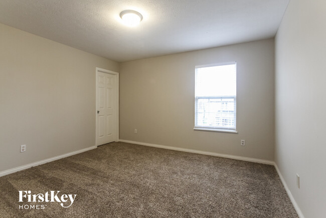Building Photo - 6403 Pemboke Ct