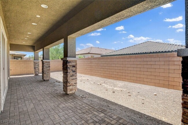 Building Photo - 759 Drammatico Pl