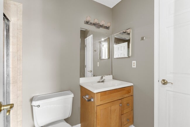 Building Photo - 14355 Rainy Lake Dr