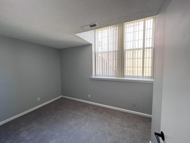 Building Photo - 15 Prospect St