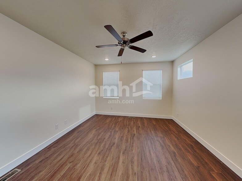 Building Photo - 3100 N Vigo Ave