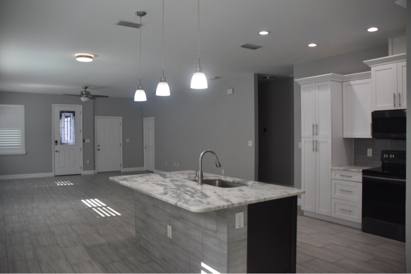 Building Photo - 6412 S Adelia Ave