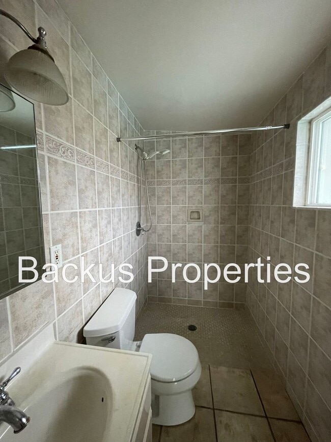 Building Photo - Wonderful home in North Salinas Four bedroom with pool