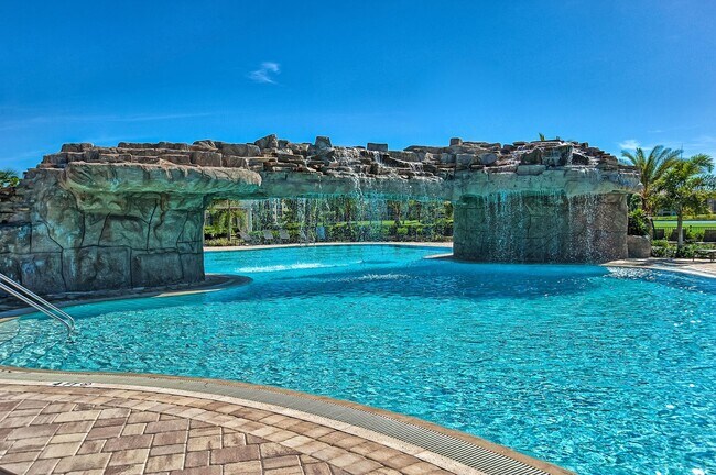 Building Photo - Furnished Annual -  2BR/2BA Second Floor c...