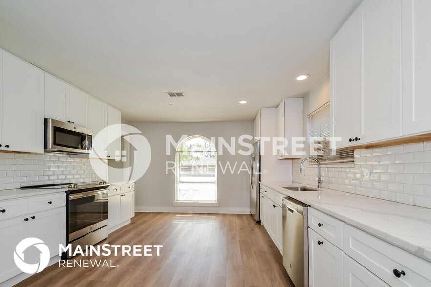 Building Photo - 2505 Westridge Dr