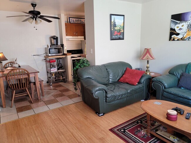 Interior Photo - 1620 Marshall