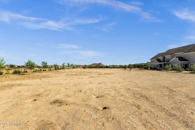 Building Photo - 856 W Quail Cir