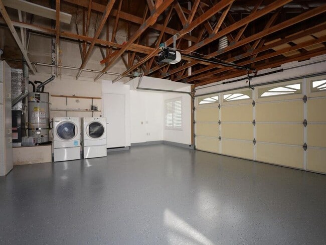 Building Photo - Harbor Pointe - Carlsbad gated community less than one mile to the beach