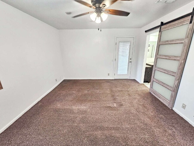 Building Photo - 528 Heatherglen Dr