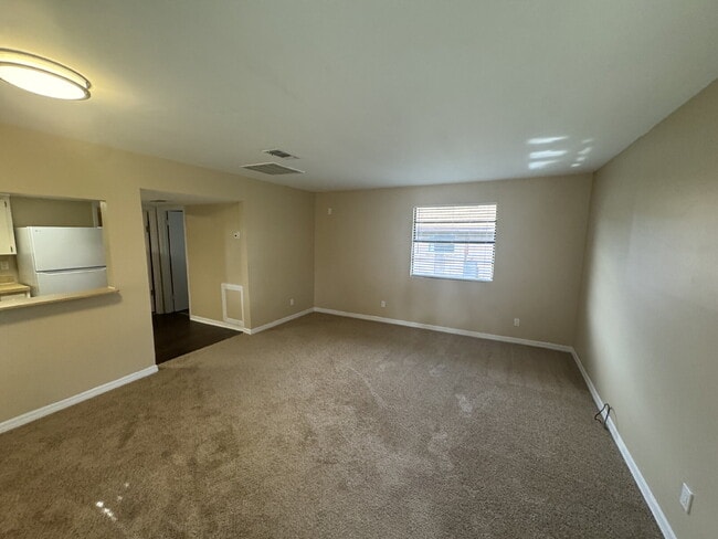 Building Photo - "Charming 1-Bedroom Retreat with Full Bath...