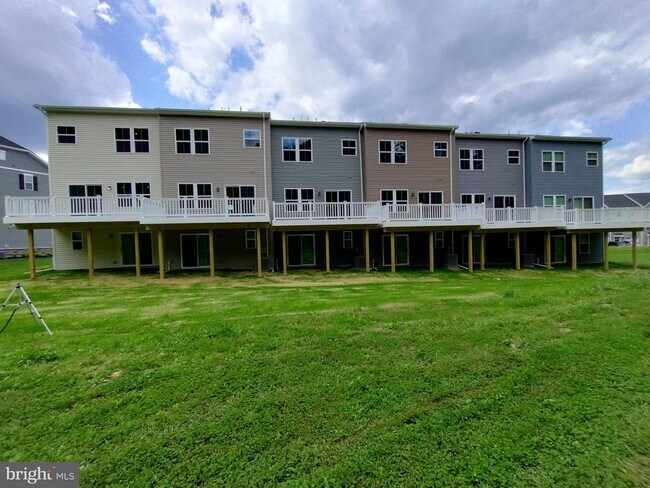 Building Photo - 124 Glory Maple Ln