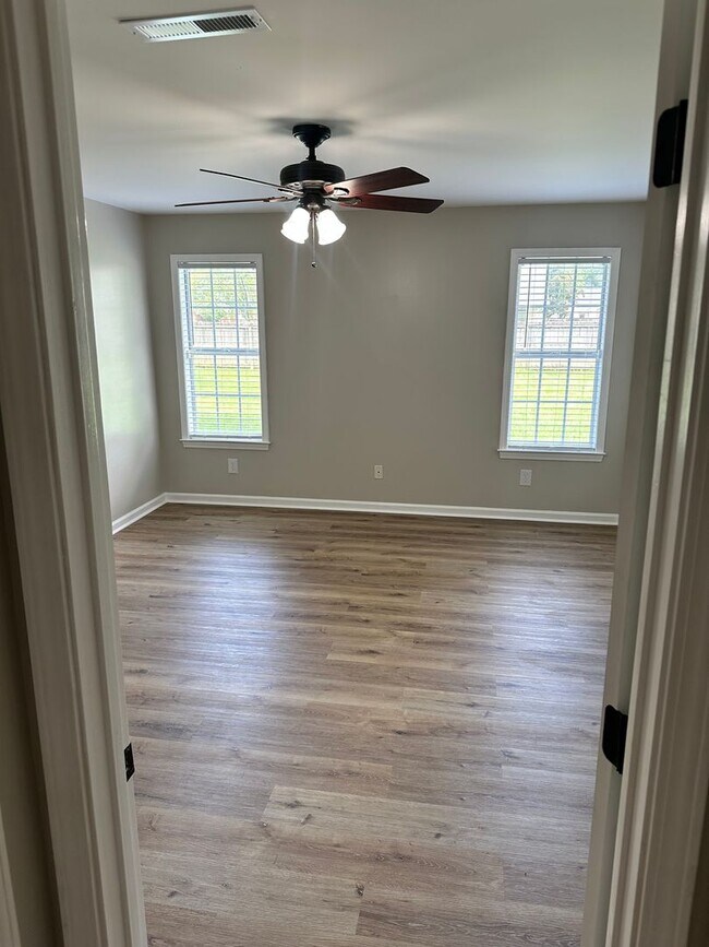 Building Photo - Gorgeous Home in Dothan, AL