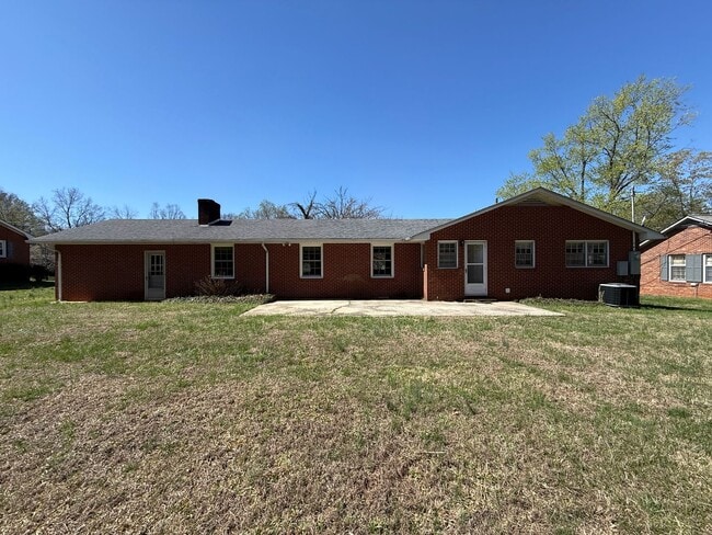 Building Photo - 831 Delmonte Dr NW