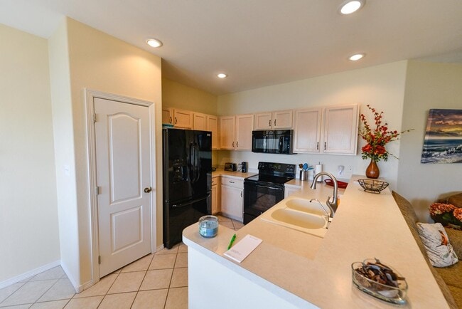 Building Photo - 10 Golf House Rd