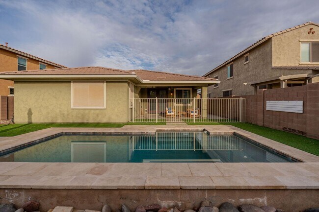 Primary Photo - *POOL* Beautiful Gilbert Home Nestled at t...