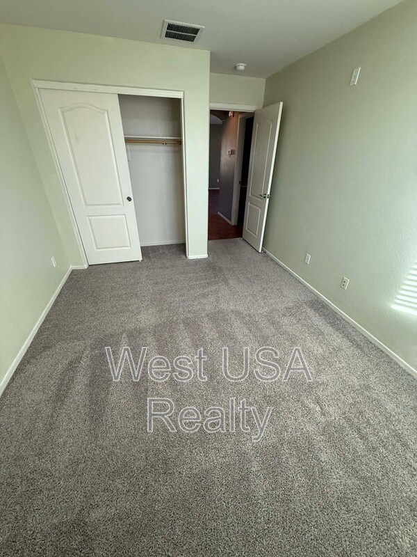 Building Photo - 730 E Press Rd