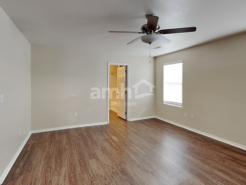 Building Photo - 2136 Summit Way