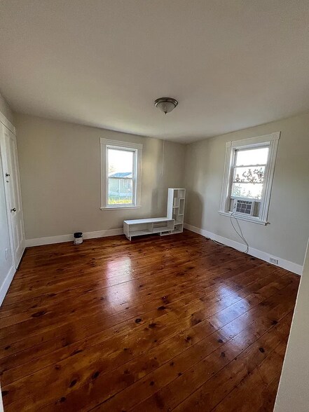 Primary Photo - 6 Wheeler St