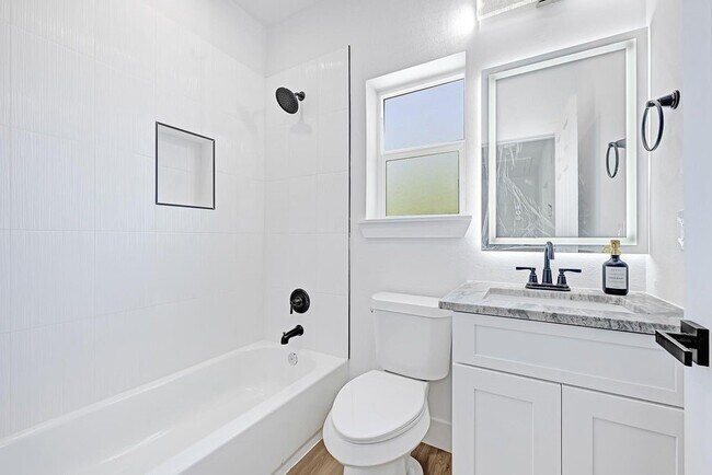 Building Photo - 6726 Dumble St