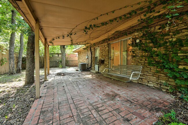 Building Photo - 6004 NW 27th St