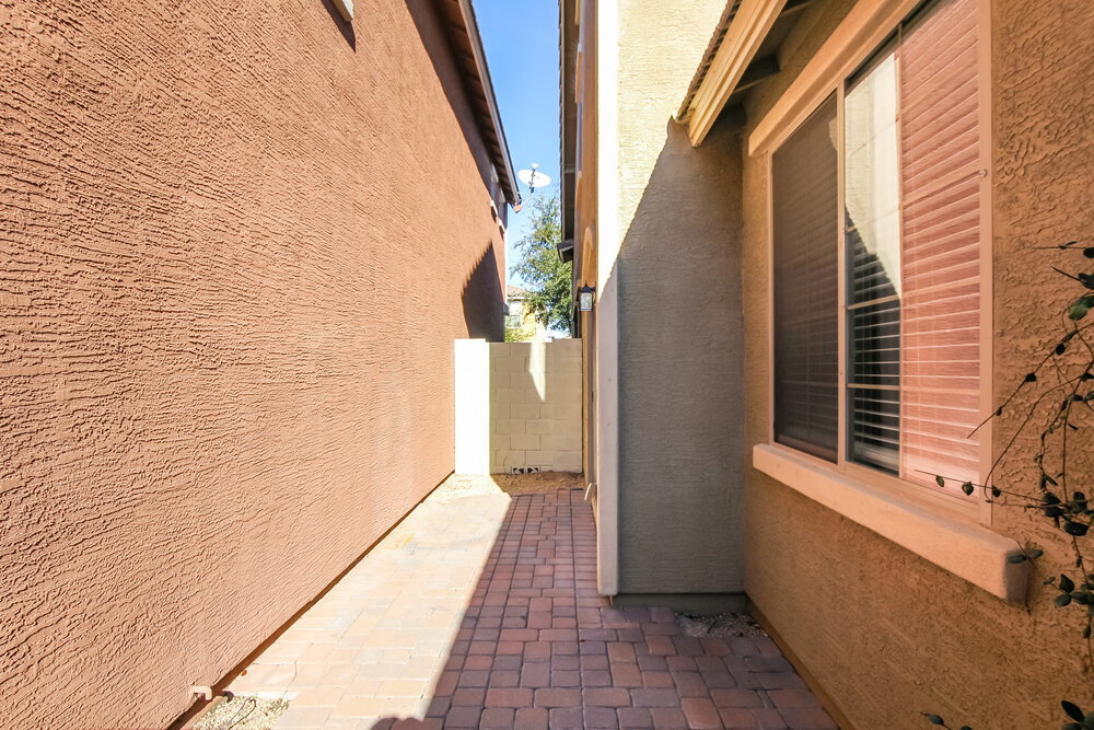 Building Photo - 4361 E Selena Dr