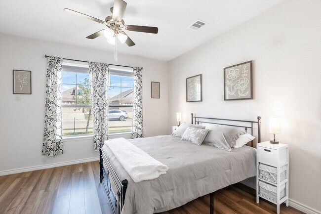 Building Photo - 840 Mineral Wells Ln