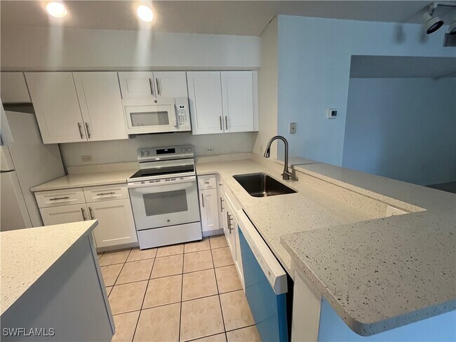 Building Photo - 8950 Colonnades Ct E