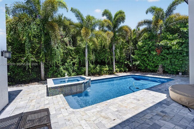 Building Photo - 542 N Cypress Dr