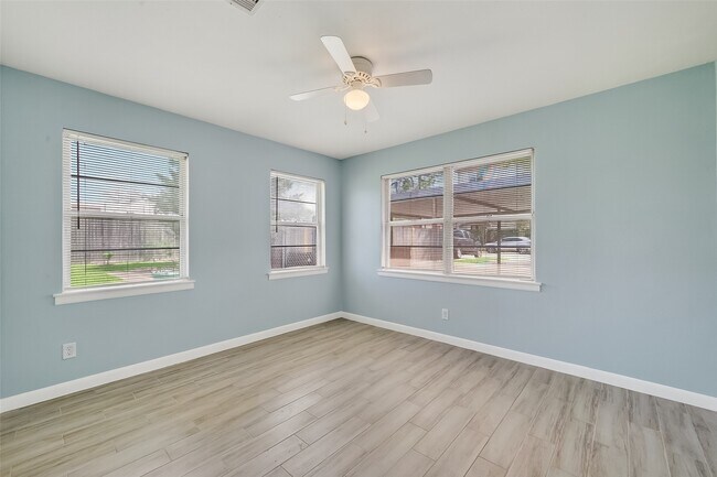 Building Photo - 3428 Bradford St