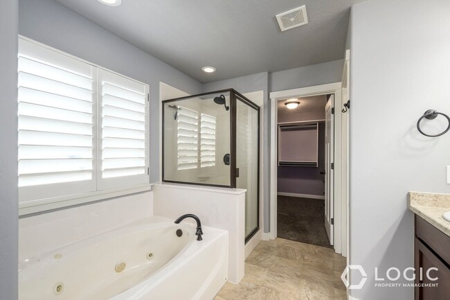 Building Photo - Beautiful Home in Midvale!