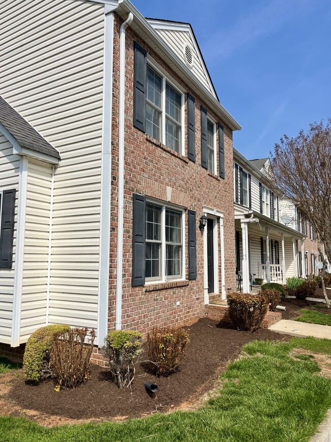 Building Photo - 525 Northwynd Cir