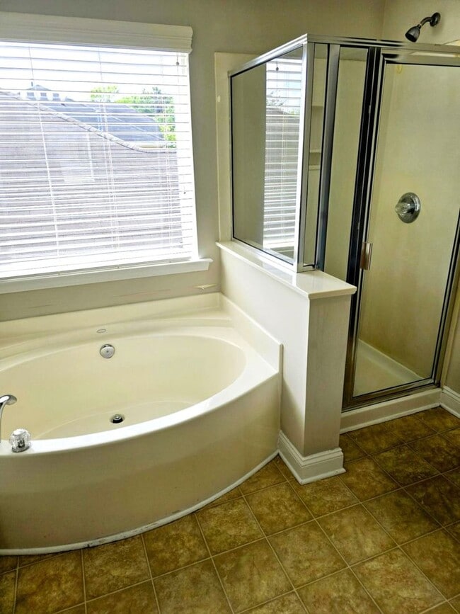 Building Photo - Spacious 4BR/2.5BA Home located in Berewick