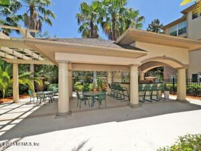 Building Photo - 7800 Point Meadows Dr