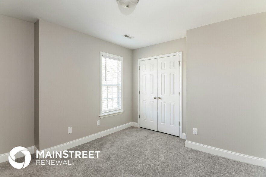 Building Photo - 18 Barrette Ln