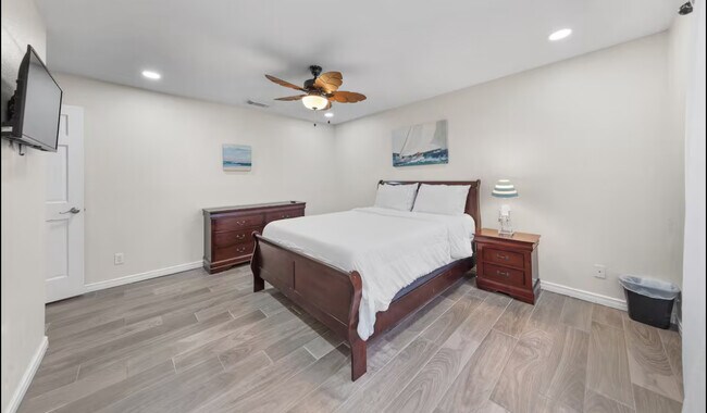 Building Photo - 102 W Corral St