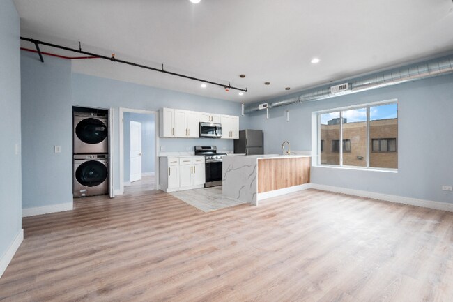 Building Photo - 9865 W Roosevelt Rd